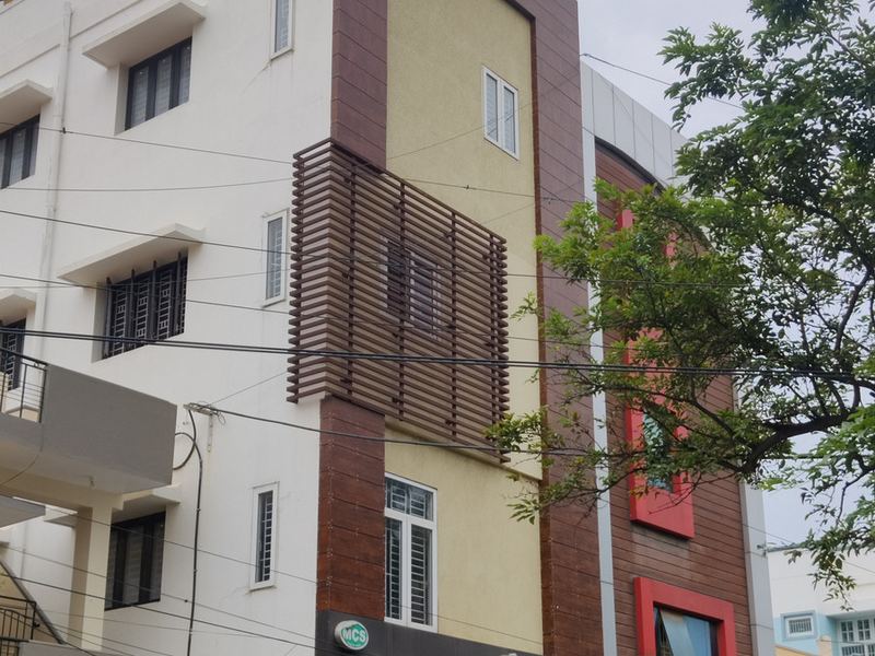 Multi-storey commercial building facade