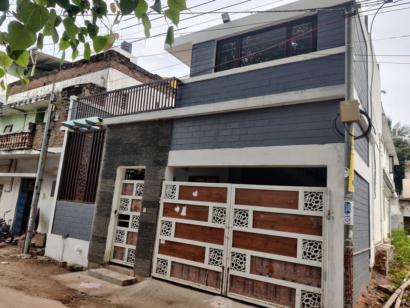 Residence with wooden and jaali gate design