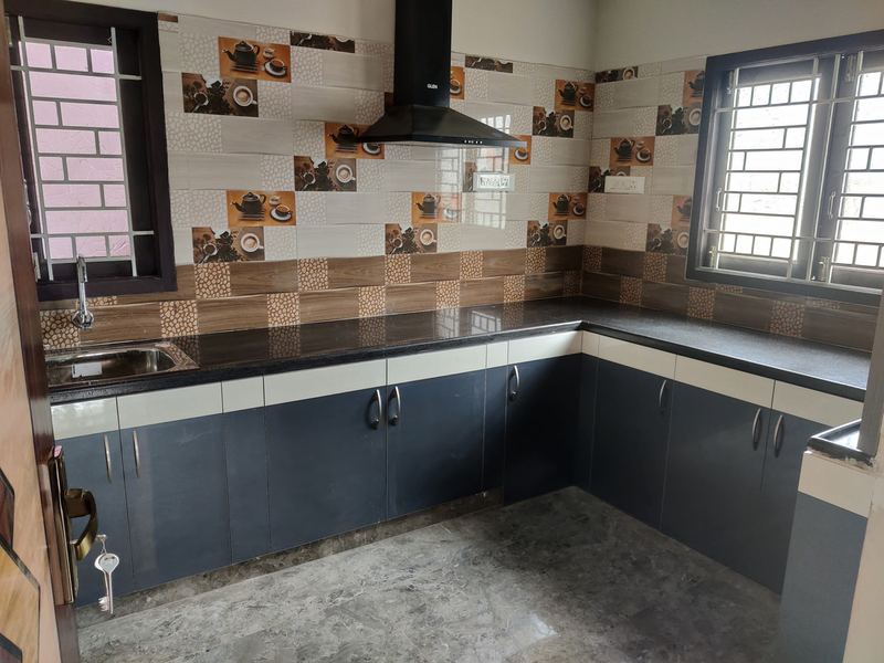 Finished modular kitchen with tiled backsplash